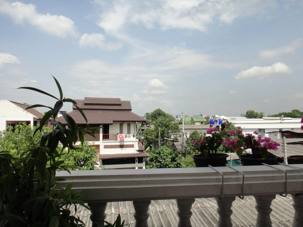 The Red Hibicus Guest House Chiang Mai Exterior foto